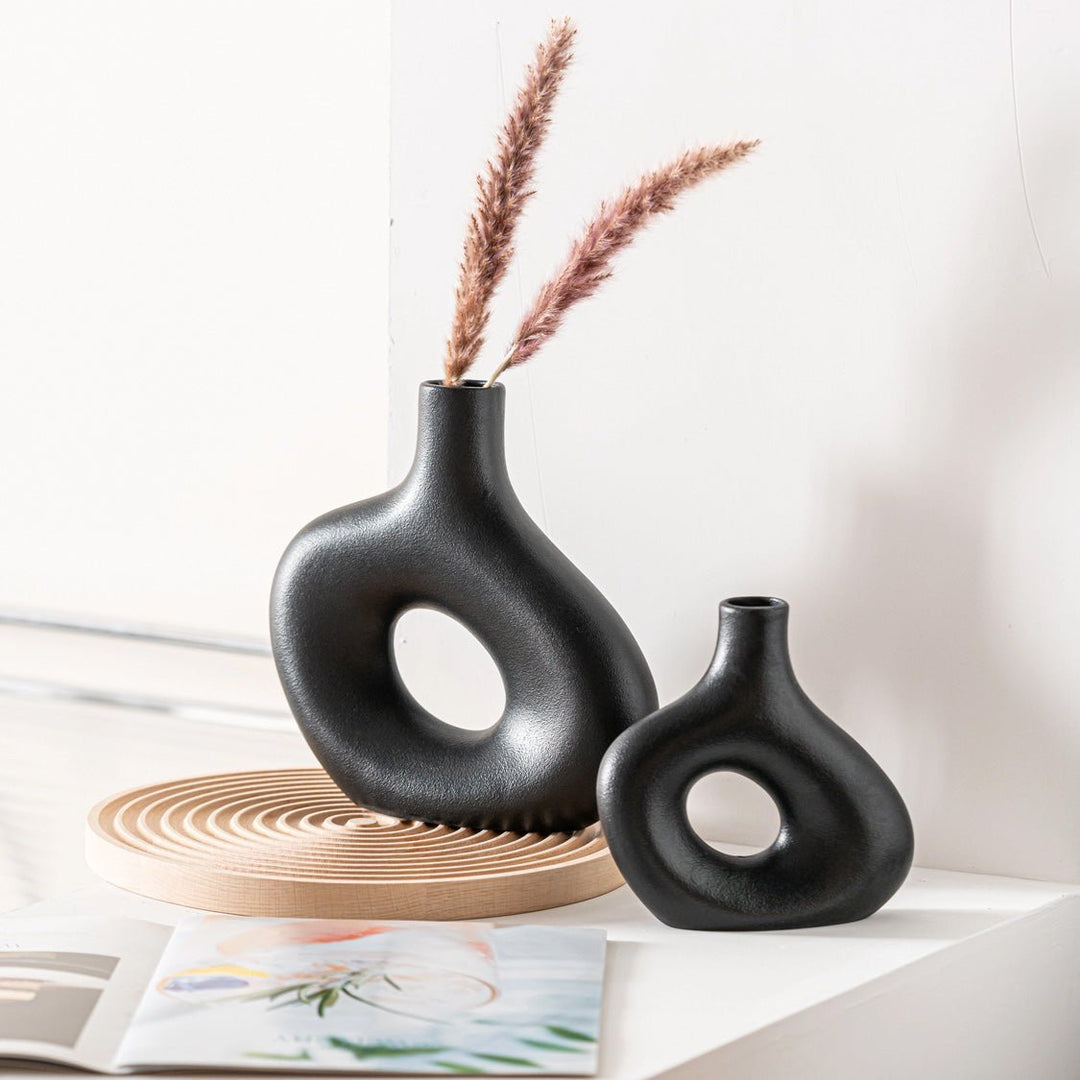Nordic Ceramic Donut Vase - Black - FJORD AND FABLE